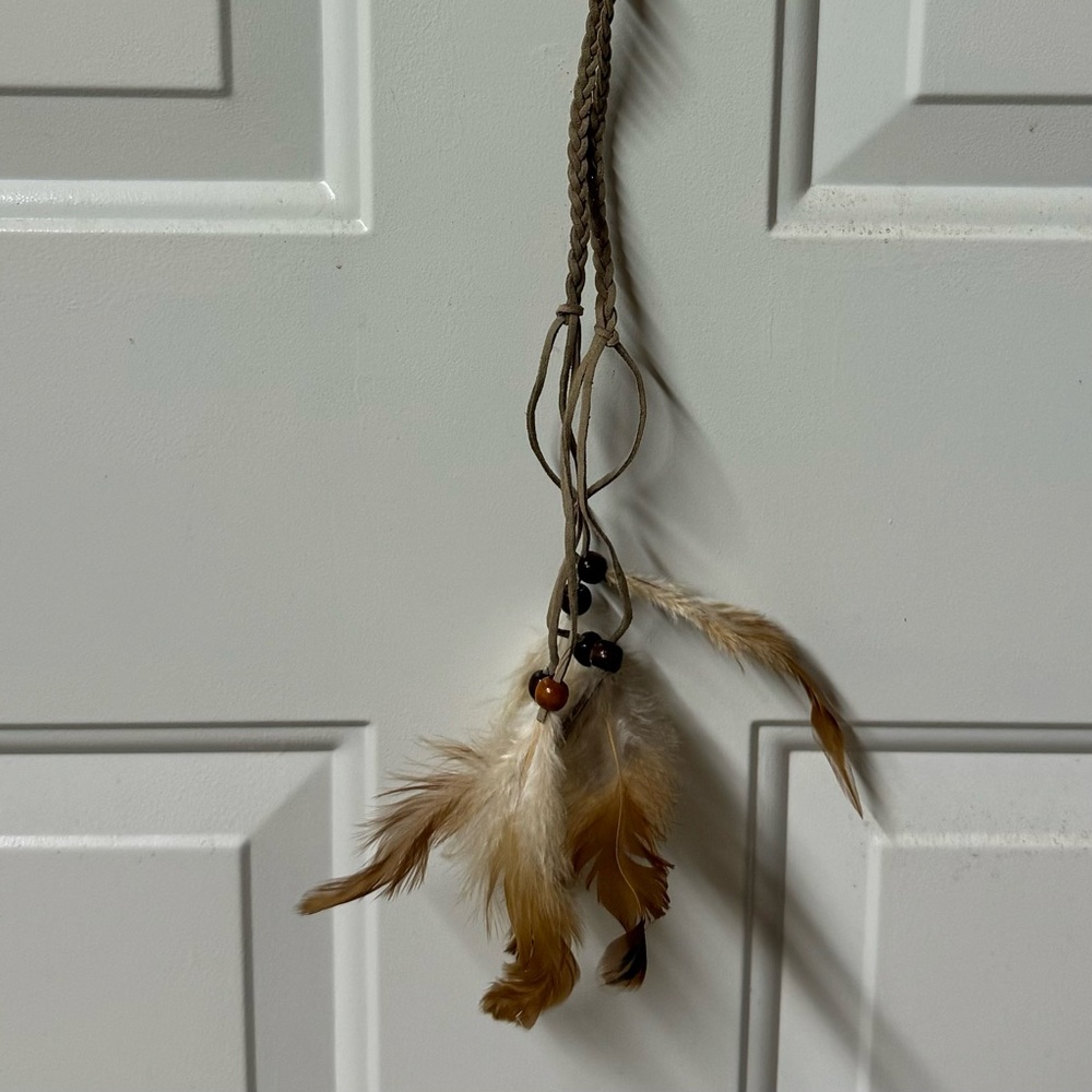 Leather and feather necklace with wooden beads.